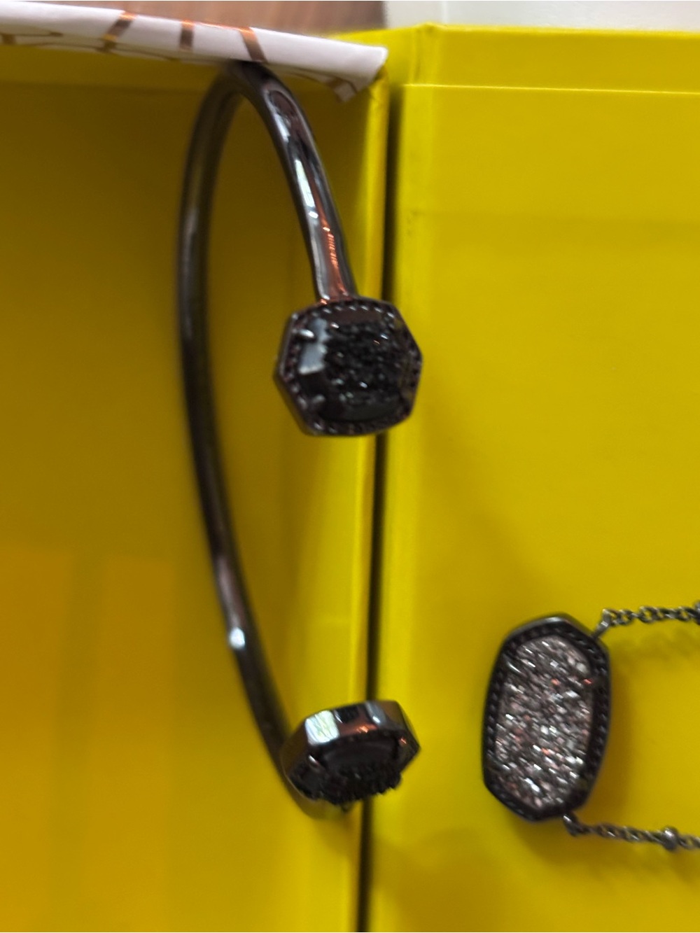 TWO PIECE Kendra Scott Elisa Pendant Necklace and Davie Cuff - Picture 12 of 12